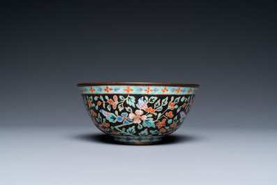 A Chinese Bencharong bowl for the Thai market, 19th C.