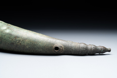 A Vietnamese bronze 'Oliphant' horn or rhyton, L&ecirc; or Mạc dynasty, 15/16th C.