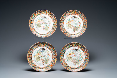 Huit assiettes en porcelaine de Chine famille rose de Canton &agrave; d&eacute;cor d'&eacute;ventails, 19&egrave;me