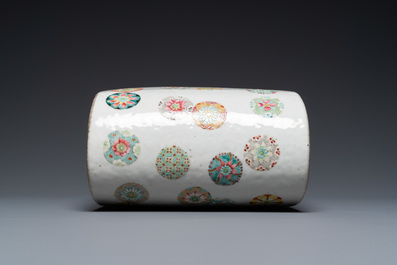 A Chinese famille rose neck pillow with floral balls, 19th C.