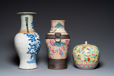 Deux vases en porcelaine de Chine dite 'de Nankin' et un pot couvert en famille rose, 19&egrave;me