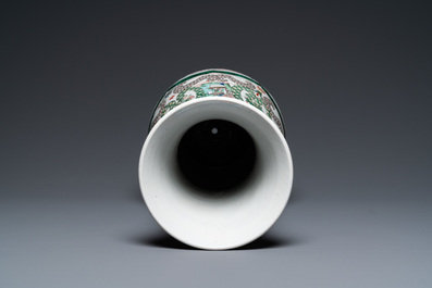 Un grand vase en porcelaine de Chine famille verte, Kangxi