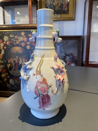 Un vase en porcelaine de Chine famille rose &agrave; d&eacute;cor de 'Wu Shuang Pu', 19&egrave;me