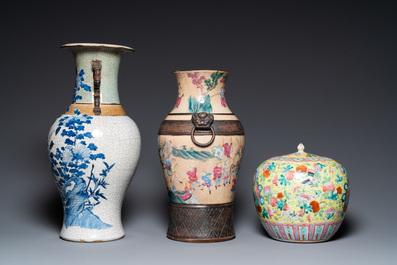 Deux vases en porcelaine de Chine dite 'de Nankin' et un pot couvert en famille rose, 19&egrave;me