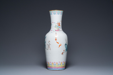 Un vase en porcelaine de Chine famille rose, marque et &eacute;poque de Guangxu