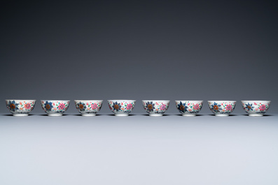 Treize soucoupes et douze tasses en porcelaine de Chine famille rose, Qianlong