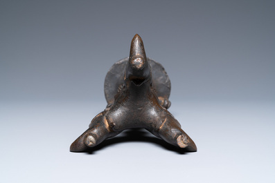 Un bougeoir en bronze, Chine, Ming