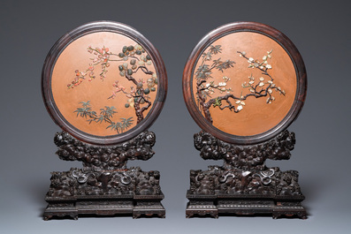 A pair of Chinese wooden table screens with soapstone- and bone-embellished medallions, 18/19th C.