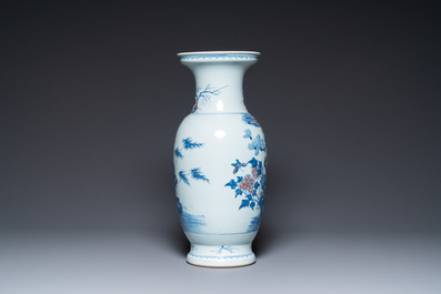 Un vase en porcelaine de Chine en bleu, blanc et rouge de cuivre, 18/19&egrave;me