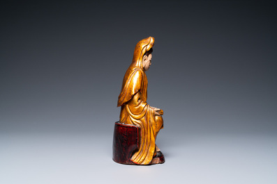 Une figure de Guanyin en bois dor&eacute;, laqu&eacute; et peint, Vietnam, 18/19&egrave;me