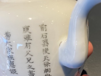 Een Chinese famille rose 'Wu Shuang Pu' theepot met deksel, 19/20e eeuw