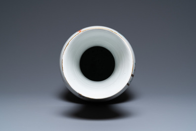Un vase en porcelaine de Chine famille rose, marque et &eacute;poque de Guangxu