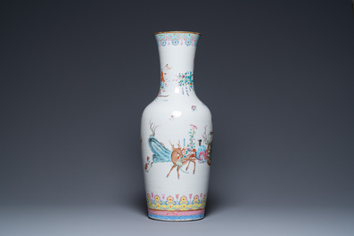 Un vase en porcelaine de Chine famille rose, marque et &eacute;poque de Guangxu