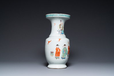 Un vase en porcelaine de Chine famille rose &agrave; d&eacute;cor d'immortels, Yongzheng