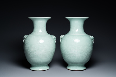 Een paar Chinese monochrome celadon vazen met onderglazuur decor op houten sokkels, Qianlong merk, 18/19e eeuw