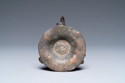 Un bougeoir en bronze, Chine, Ming