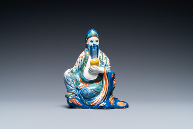 Une figure d'un chinois en fa&iuml;ence polychrome de Delft, 18&egrave;me