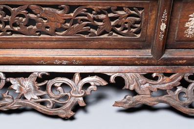 A Chinese mother-of-pearl-inlaid wooden screen for the Vietnamese market, 19th C.