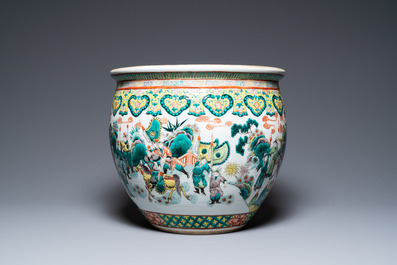 A Chinese famille verte 'war scene' fish bowl, 19th C.