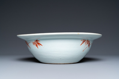 Un bol en porcelaine de Chine famille rose &agrave; d&eacute;cor d'un tigre, 19&egrave;me