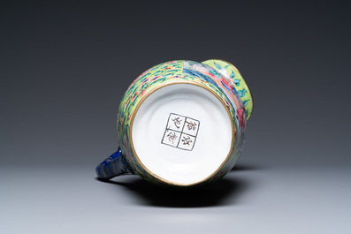 A Chinese lime-green-ground Canton enamel water jug and basin, 1st half 19th C.