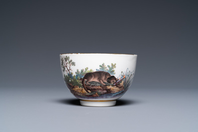 Une tasse et soucoupe en porcelaine d'Ansbach surd&eacute;cor&eacute;e &agrave; La Haye &agrave; d&eacute;cor d'un l&eacute;opard et d'un loutre, 18&egrave;me