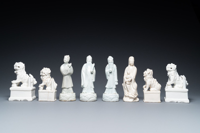 Twee paar Chinese Dehua blanc de Chine wierookstokhouders, drie libation cups en vier figuren, Kangxi en later