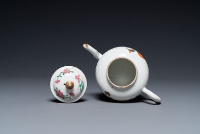 Une th&eacute;i&egrave;re couverte en porcelaine de Chine famille rose &agrave; d&eacute;cor Wu Shuang Pu, 19/20&egrave;me