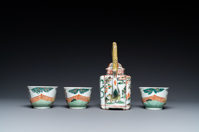 A Chinese famille verte teapot and three cups, Kangxi and later