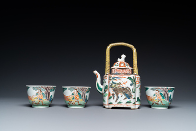 A Chinese famille verte teapot and three cups, Kangxi and later