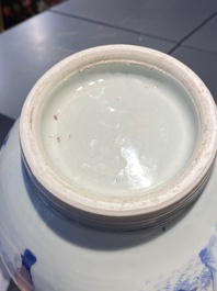 Een Chinese blauw-witte flesvormige vaas met vier krijgers, Transitie periode