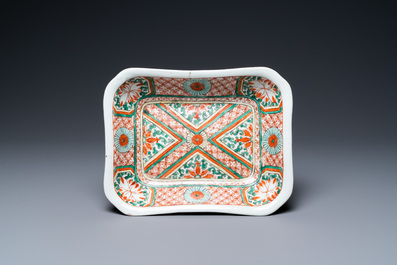 A large Chinese wucai bowl and a rectangular dish, Kangxi and/or later