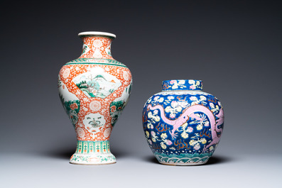 Un vase en porcelaine de Chine famille verte et un pot couvert en famille rose, 19/20&egrave;me