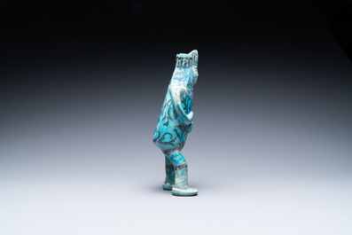 Une verseuse en forme de figure recompos&eacute;e en c&eacute;ramique &agrave; &eacute;mail turquoise et noir, Kashan, Iran, 12/13&egrave;me