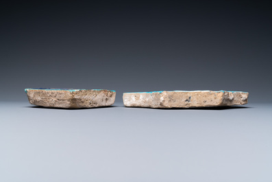 Twee Timurid cuerda seca tegels, Khargird, Noordoost-Iran, midden 15e eeuw
