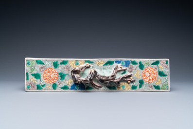 Un poids de rouleau en porcelaine de Chine famille verte, Kangxi