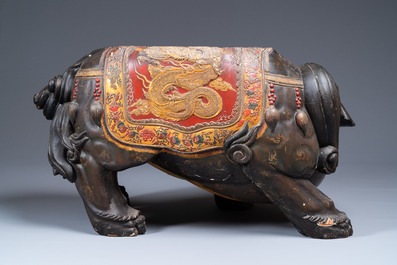 A pair of large Japanese lacquered and gilded wooden shishi, Edo, 18/19th C.