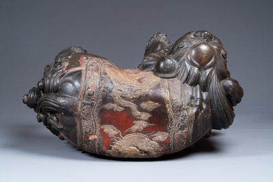 A pair of large Japanese lacquered and gilded wooden shishi, Edo, 18/19th C.