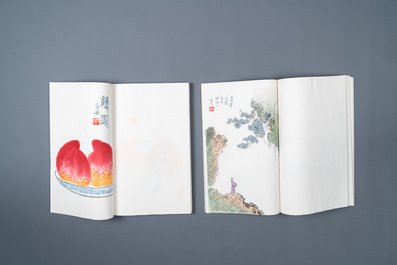 Une bo&icirc;te contenant deux albums de 120 estampes, dont 44 d'apr&egrave;s Qi Baishi, studio Rong Bao Zhai, P&eacute;kin, 1953