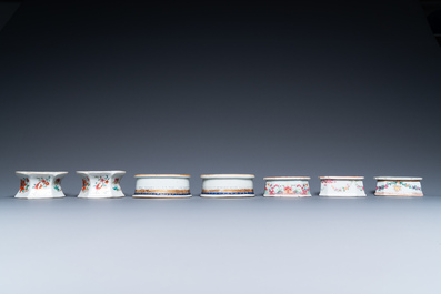 Een collectie van zeven Chinese zoutvaten in famille rose en wapenporselein, Qianlong