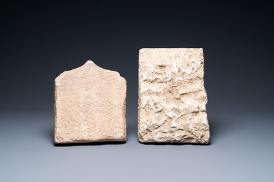 Een tegelfragment met een ruiter in marmer en een zandstenen reli&euml;f met vogels, Perzi&euml;, 13e eeuw en/of later