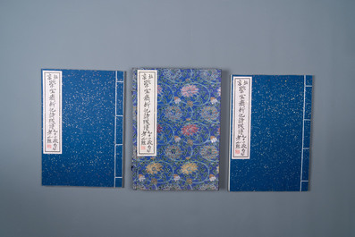 Une bo&icirc;te contenant deux albums de 80 estampes, dont 32 d'apr&egrave;s Qi Baishi, studio Rong Bao Zhai, P&eacute;kin, 1955