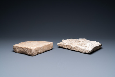 Een tegelfragment met een ruiter in marmer en een zandstenen reli&euml;f met vogels, Perzi&euml;, 13e eeuw en/of later