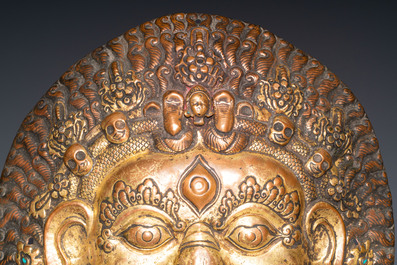 Un grand masque de Bhairava en cuivre dor&eacute; martel&eacute;, Tibet ou N&eacute;pal, 19&egrave;me