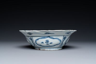 A Chinese blue and white 'cranes' plate and a kraak porcelain 'qilin' bowl, Wanli