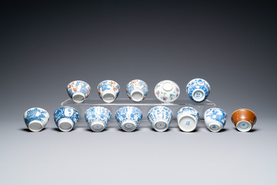 Trente-six soucoupes et trente-deux tasses en porcelaine de Chine, la plupart en bleu et blanc, Kangxi et apr&egrave;s