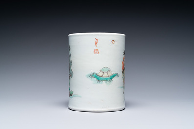 Un pot &agrave; pinceaux en porcelaine de Chine famille verte, Kangxi