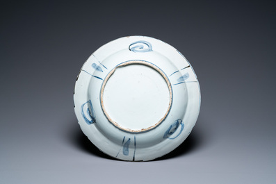 A rare Chinese blue and white kraak porcelain dish with three fish, Wanli