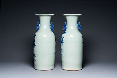 Une paire de vases en porcelaine de Chine &agrave; d&eacute;cor de b&eacute;lierqs en bleu et blanc sur fond c&eacute;ladon, 19&egrave;me