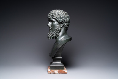 Een bronzen buste van Marcus Aurelius naar antiek voorbeeld, 19e eeuw